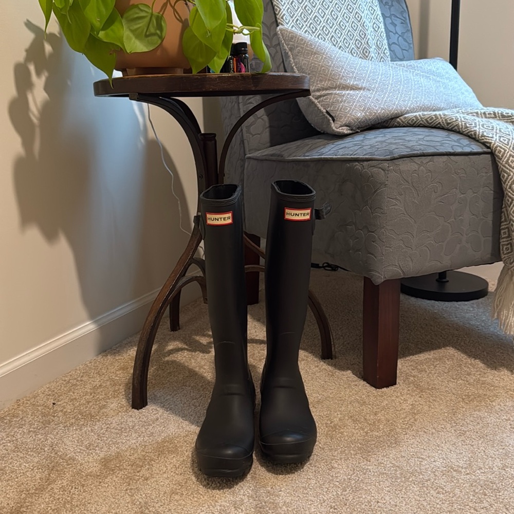 Hunter tall,black, rain boots ,size 6, utility, winter,
